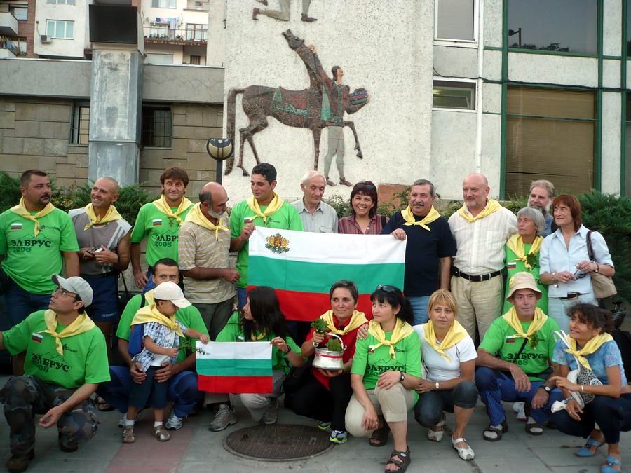 Десет алпинисти от АК „Трапезица 1957“ потеглиха за връх Елбрус в Кавказ