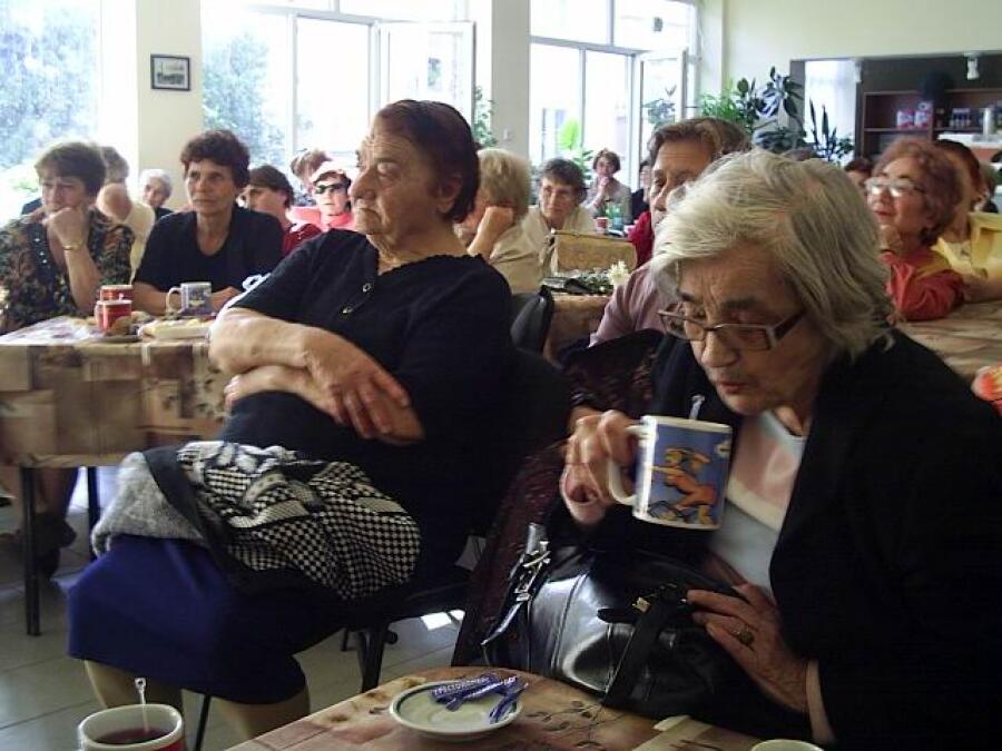 Клубът на туристите ветерани отбеляза празника на Народните будители