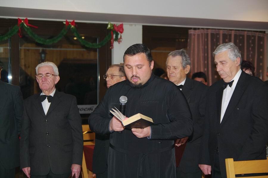 Коледен благотворителен бал