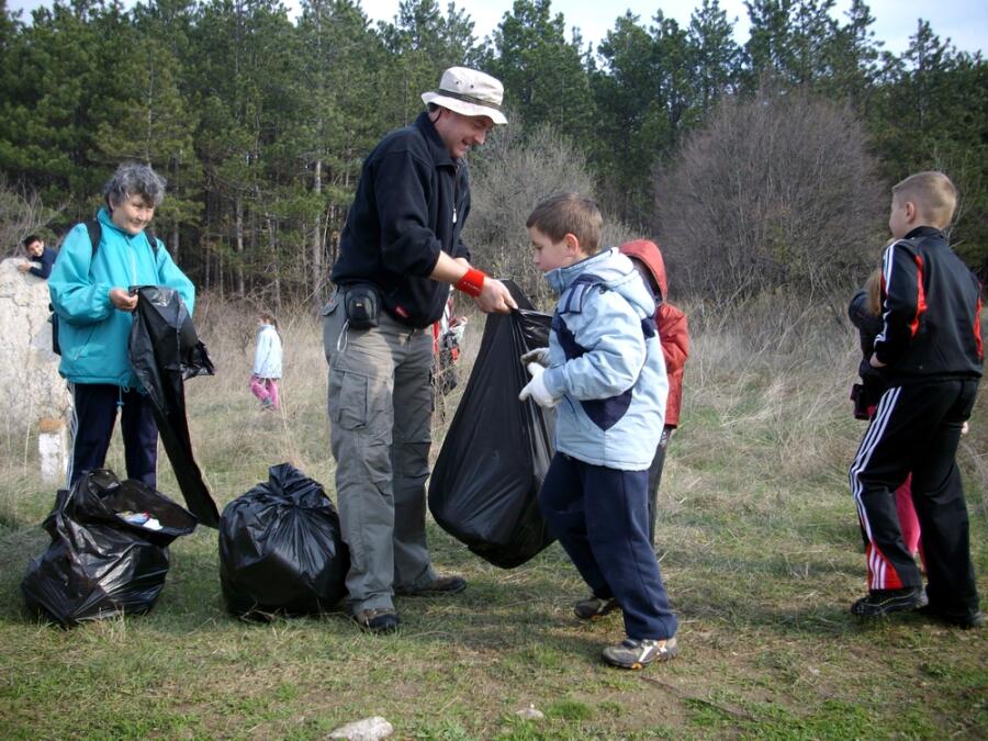 Един ден сред природата – залесяване и почистване на Ксилифор