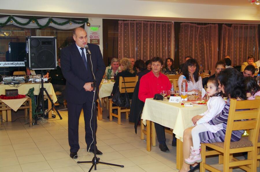 Коледен благотворителен бал