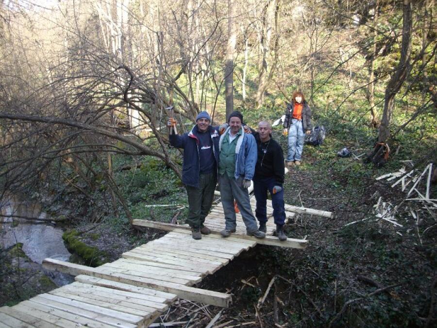Доброволците започнаха почистване и възстановяване на екопътеката до Преображенския манастир