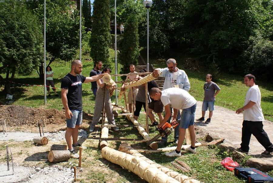 Баба Яга кани всички на нова къща в Ксилифор