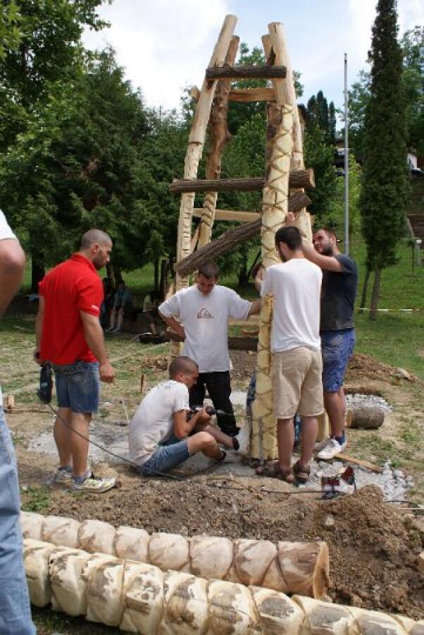 Баба Яга кани всички на нова къща в Ксилифор