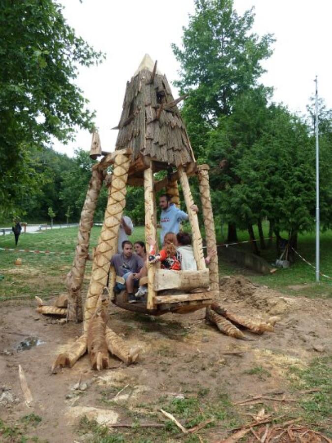 Баба Яга кани всички на нова къща в Ксилифор