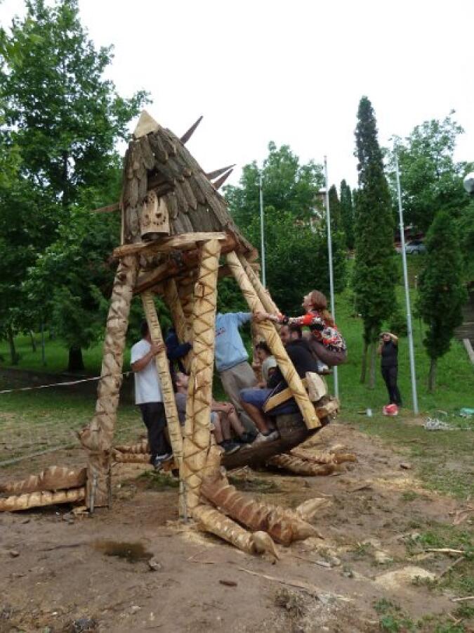 Баба Яга кани всички на нова къща в Ксилифор