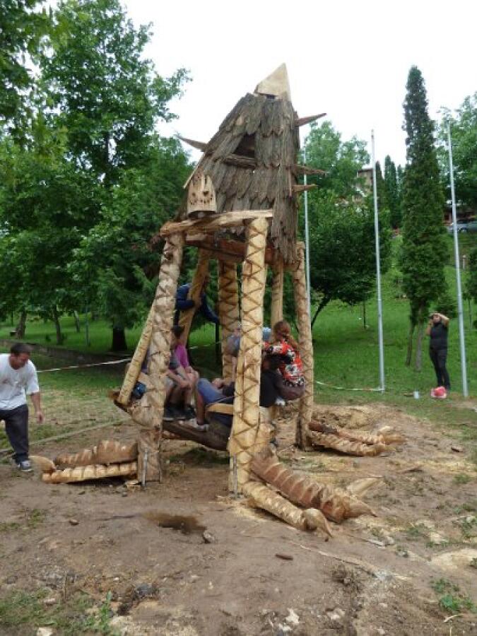 Баба Яга кани всички на нова къща в Ксилифор
