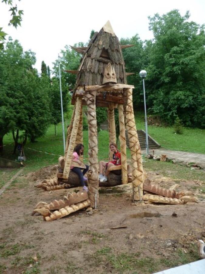 Баба Яга кани всички на нова къща в Ксилифор