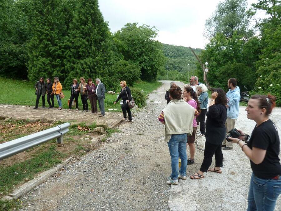 Баба Яга кани всички на нова къща в Ксилифор