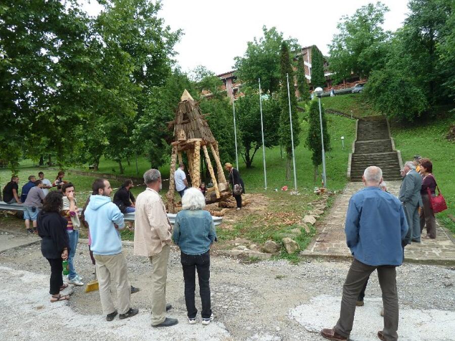 Баба Яга кани всички на нова къща в Ксилифор
