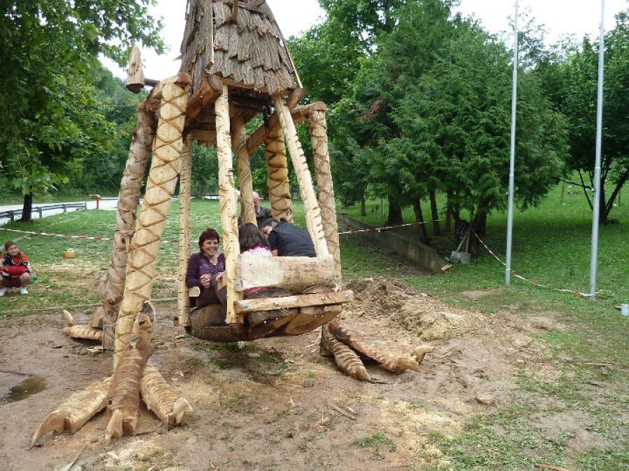 Баба Яга кани всички на нова къща в Ксилифор