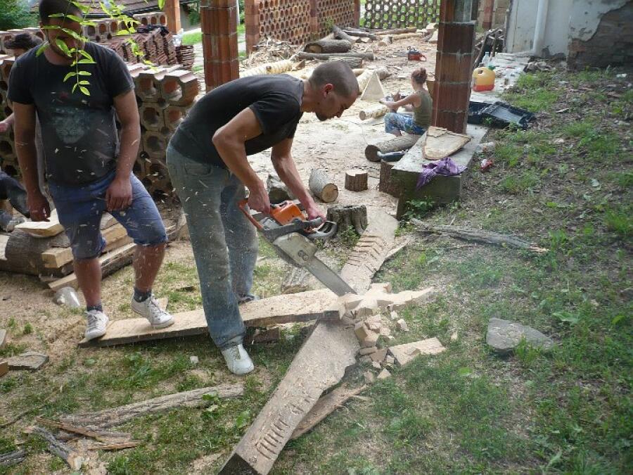 Баба Яга кани всички на нова къща в Ксилифор