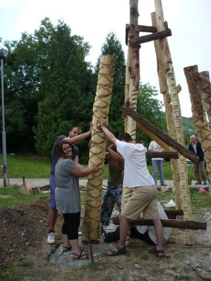 Баба Яга кани всички на нова къща в Ксилифор