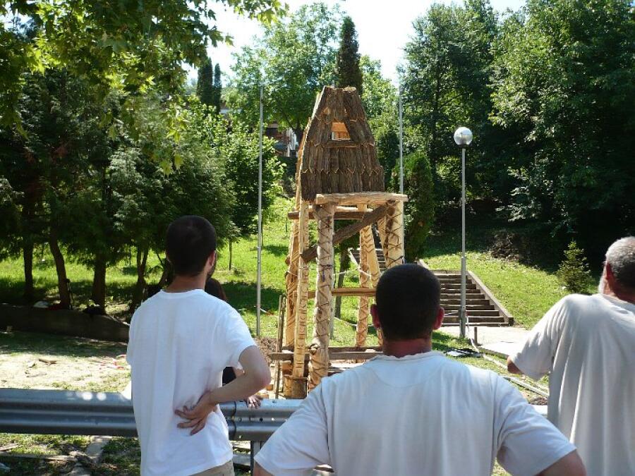 Баба Яга кани всички на нова къща в Ксилифор