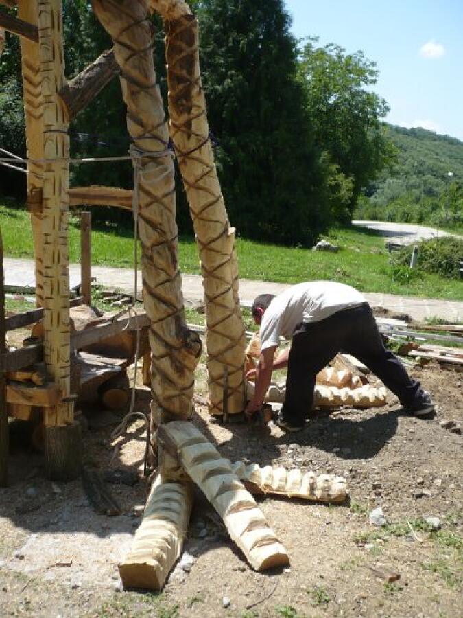 Баба Яга кани всички на нова къща в Ксилифор
