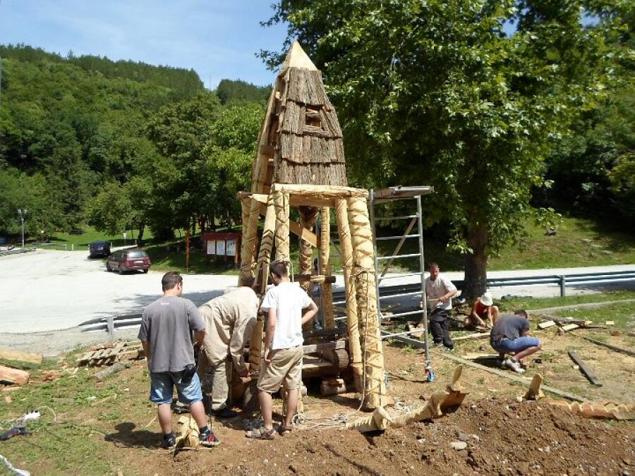 Баба Яга кани всички на нова къща в Ксилифор