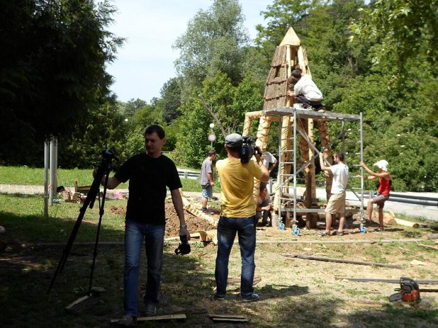 Баба Яга кани всички на нова къща в Ксилифор