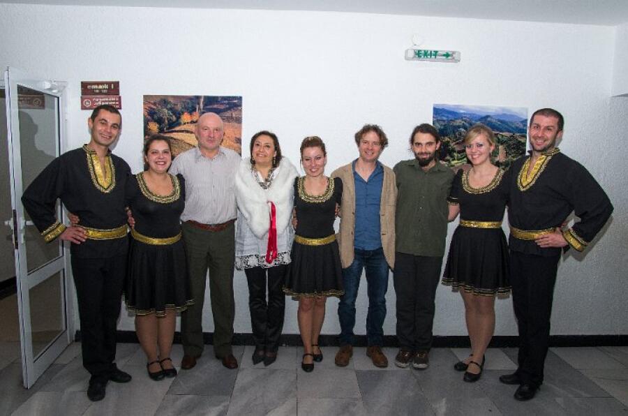 Коледен благотворителен бал