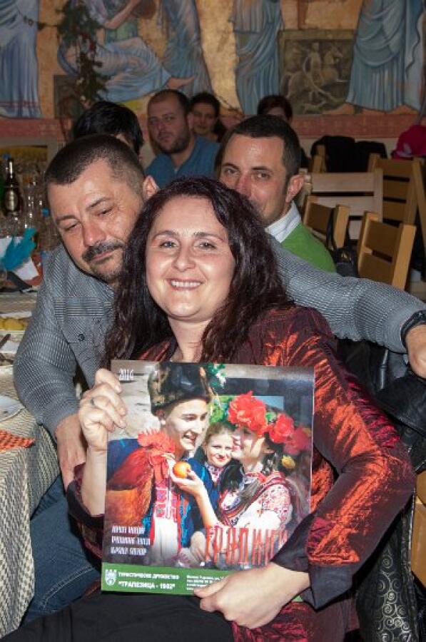 Коледен благотворителен бал