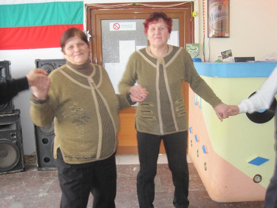 Туристи ветерани на хижа „Бачо Киро“