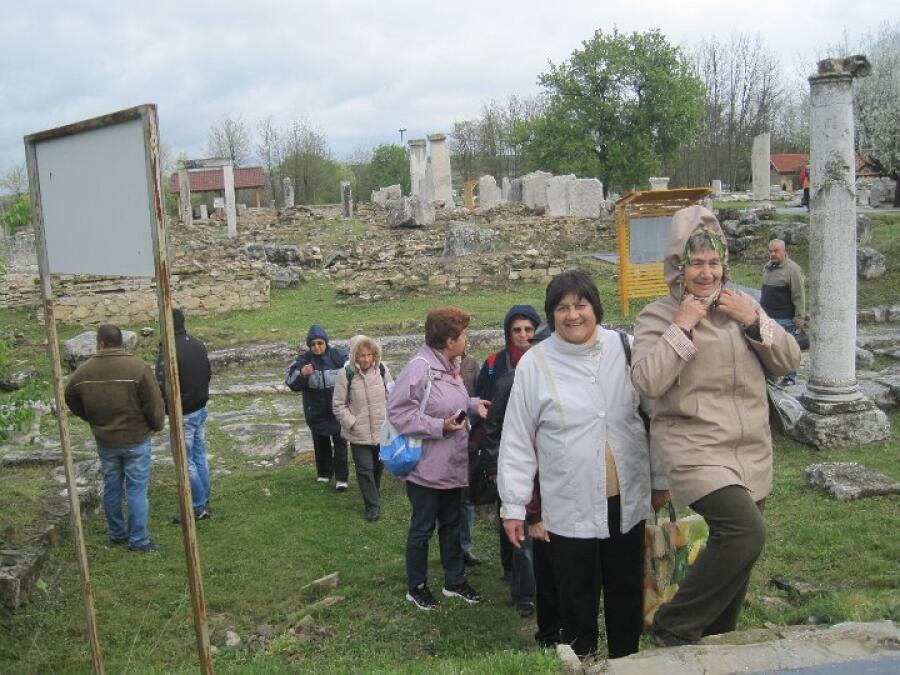 Туристи ветерани на Цветница посетиха Никополис ад Иструм