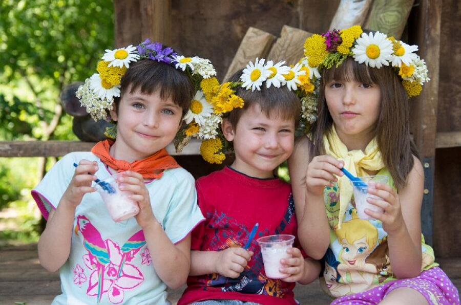 Еньовденско опушване с билки бе демонстрирано на Ксилифор