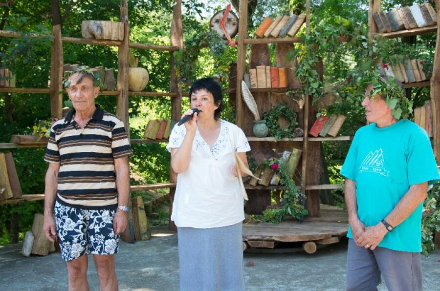 Еньовденско опушване с билки бе демонстрирано на Ксилифор