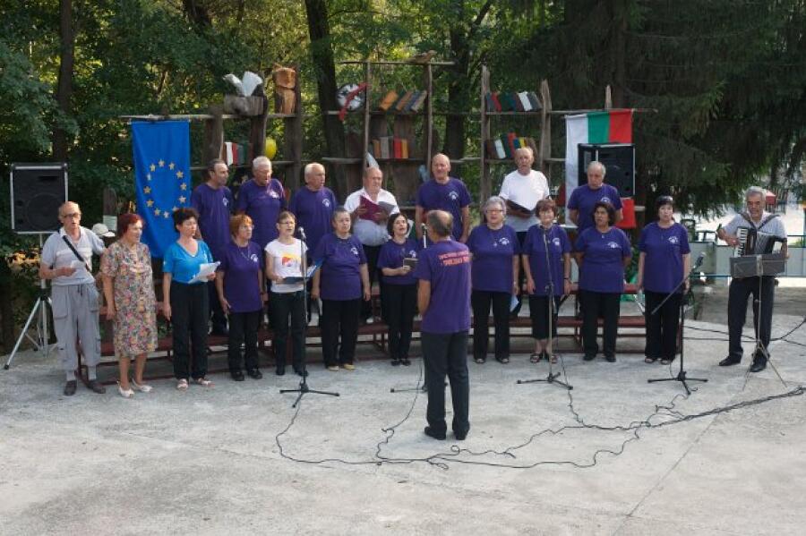 Две незабравими фолклорни вечери