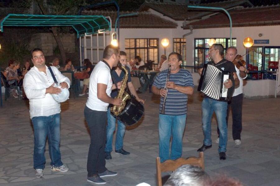 Две незабравими фолклорни вечери