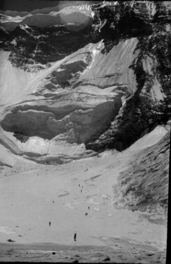 Фотоси, включени в изложбата "30 години след експедицията Памир 1985"