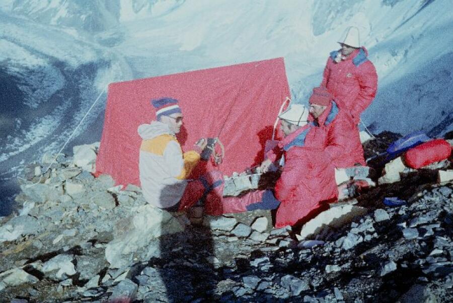 Фотоси, включени в изложбата "30 години след експедицията Памир 1985"