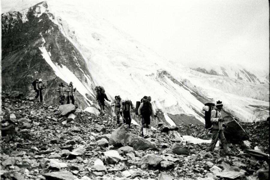 Фотоси, включени в изложбата "30 години след експедицията Памир 1985"