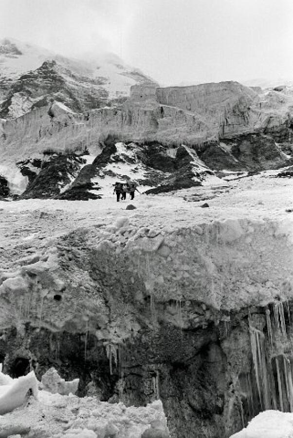 Фотоси, включени в изложбата "30 години след експедицията Памир 1985"