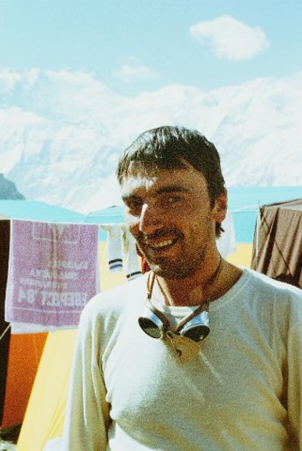 Фотоси, включени в изложбата "30 години след експедицията Памир 1985"