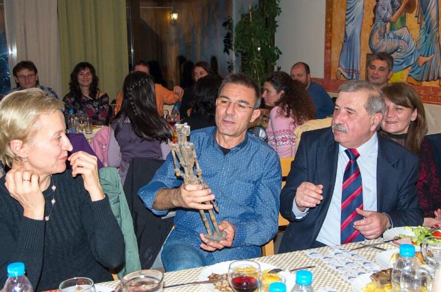 Коледен благотворителен бал