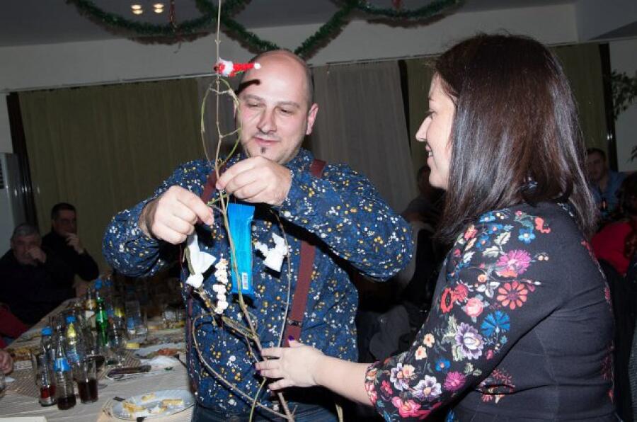 Коледен благотворителен бал