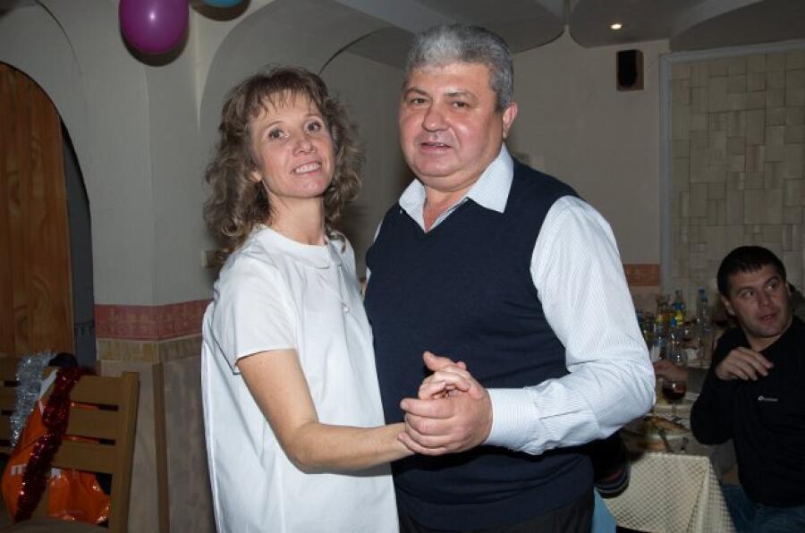 Коледен благотворителен бал