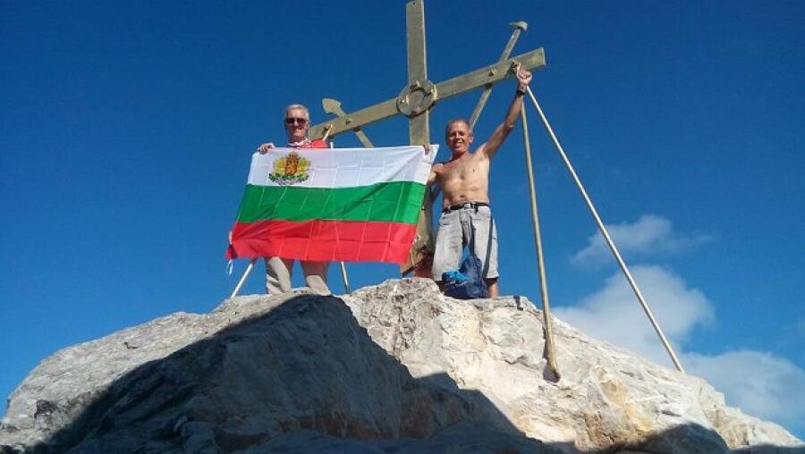 Наши планинари изкачиха вр. Атон