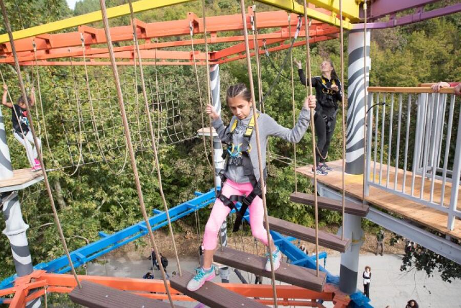 В парк Ксилифор откриха уникалния атракцион – въжена градина "Роуптопиа"