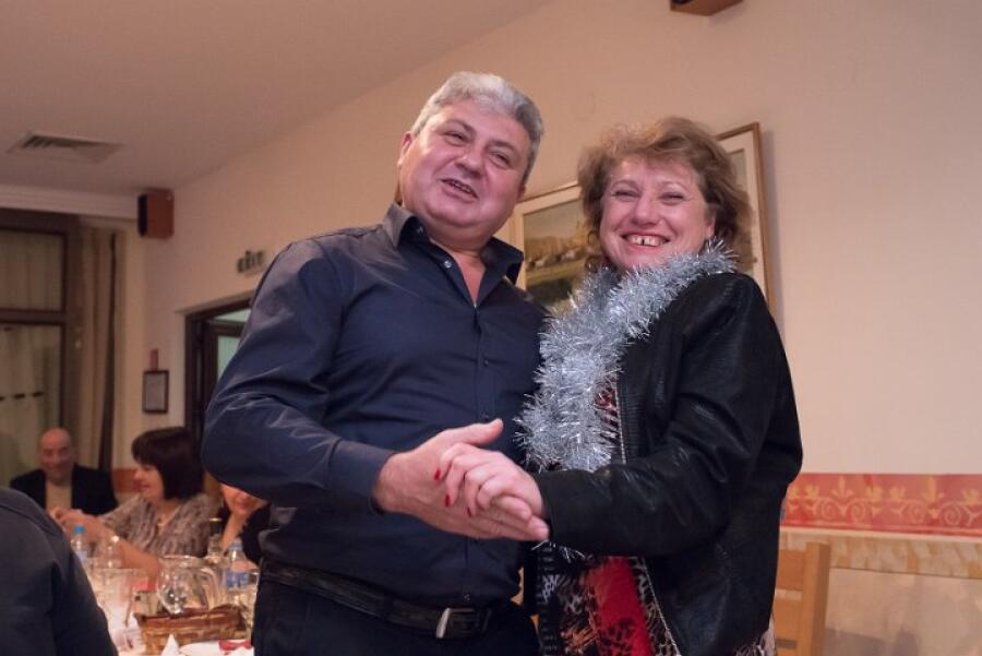 Коледен благотворителен бал