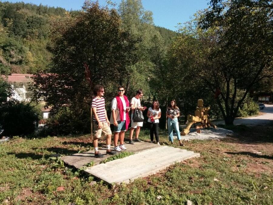 Ученици засаждаха дръвчета в парк Ксилифор по национален проект „Бъдещето на планетата“