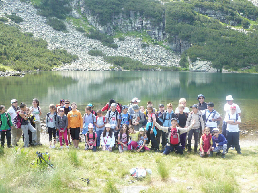 20 години училищен клуб по туризъм „ТУР-2000“