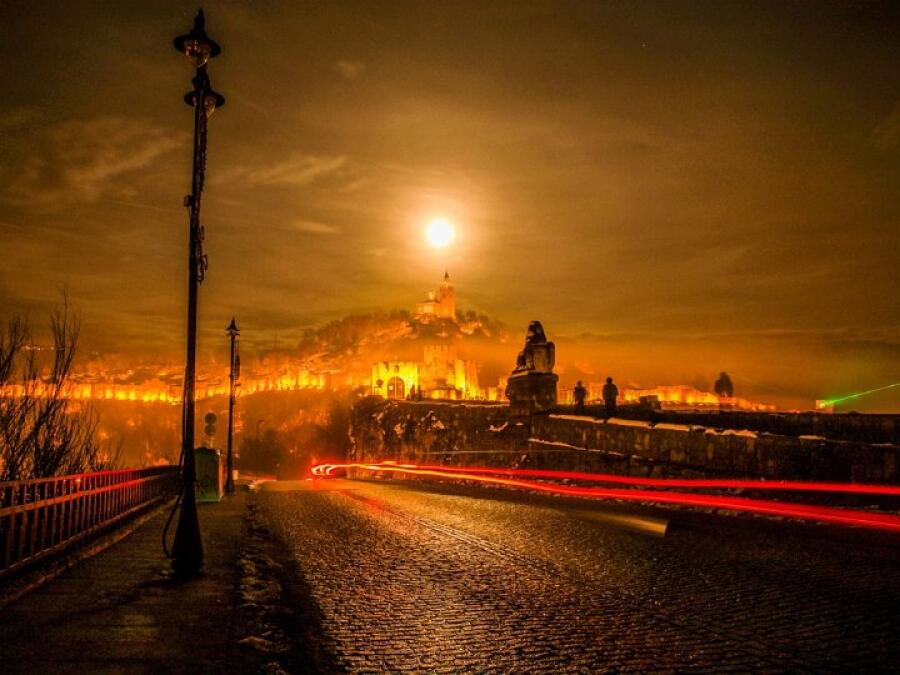 Великотърновският фотоклуб с дарение за инициативата на коледния благотворителен бал
