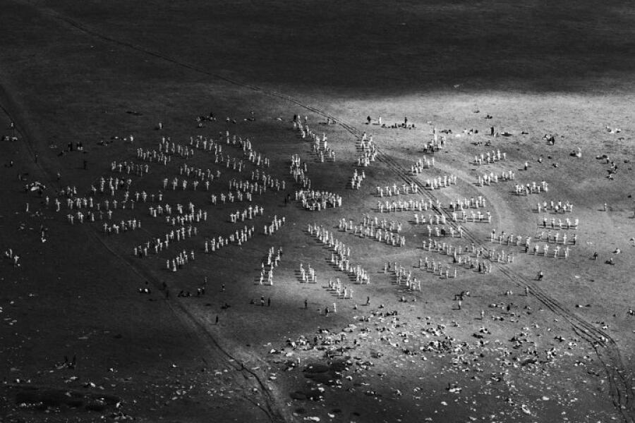 Великотърновският фотоклуб с дарение за инициативата на коледния благотворителен бал