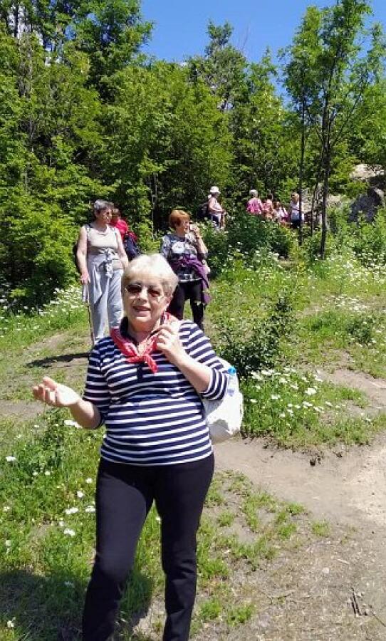 Туристите ветерани на автопоход до Марков камък, с. Усое е Еленския Балкан
