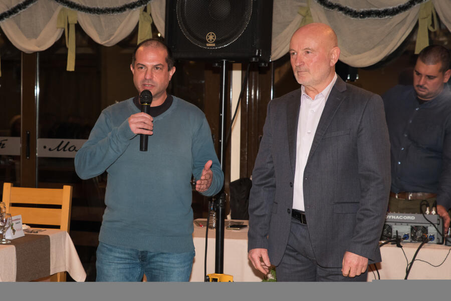 Коледен благотворителен бал