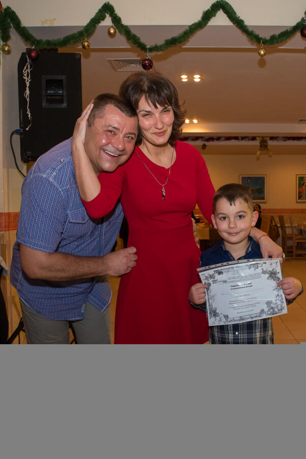 Коледен благотворителен бал
