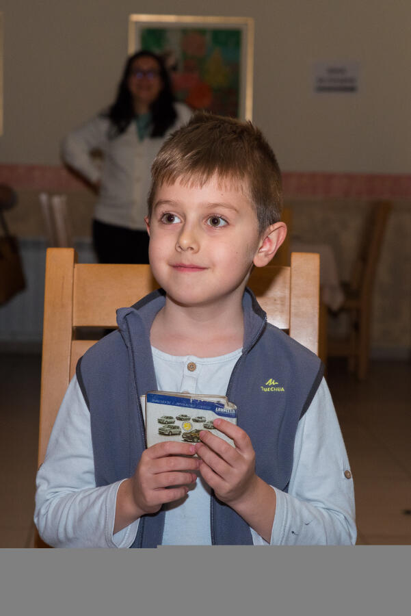 Коледен благотворителен бал
