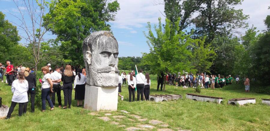 76 национален туристически поход "По пътя на Ботевата чета Козлодуй - Околчица"