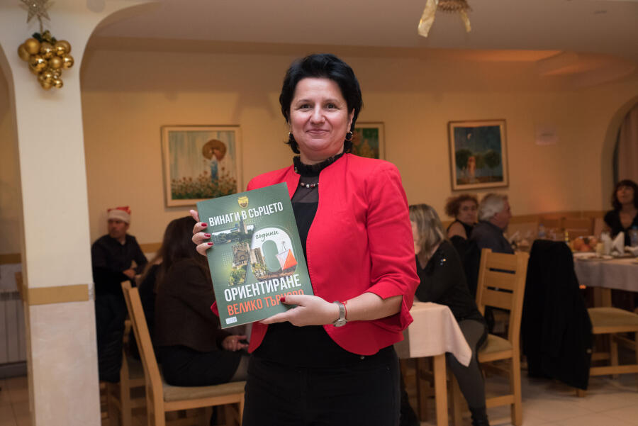 Коледен благотворителен бал